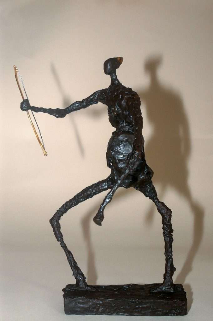 Sculpture en argile d'un amazone mythologique par Lionel Le Jeune, expressionnisme style