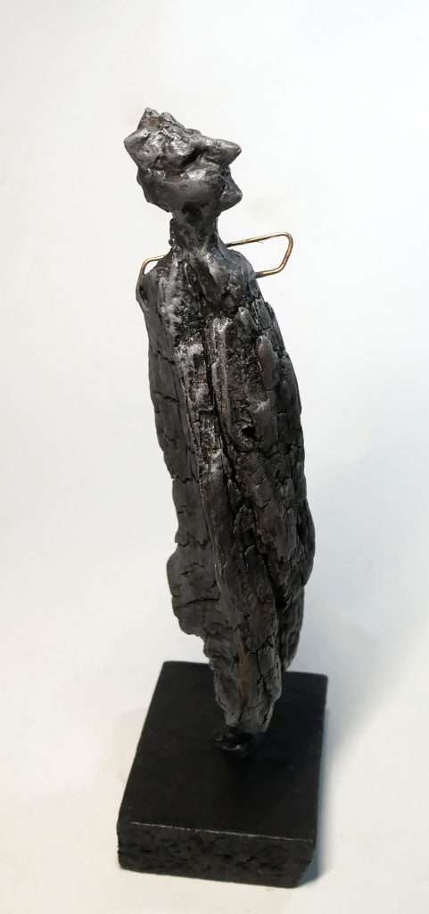 sculpture en argile , bois flotté, technique mixte - Figure Totem par Lionel Le Jeune	