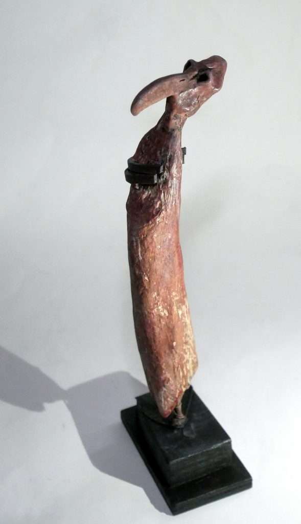 sculpture en bois flotté et argile, technique mixte - figure totem par Lionel Le Jeune